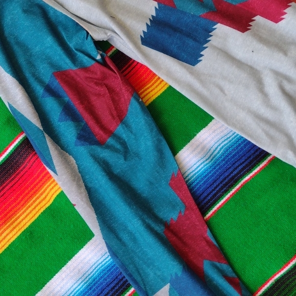 Native Design print top long sleeved t, women's L - Picture 5 of 6